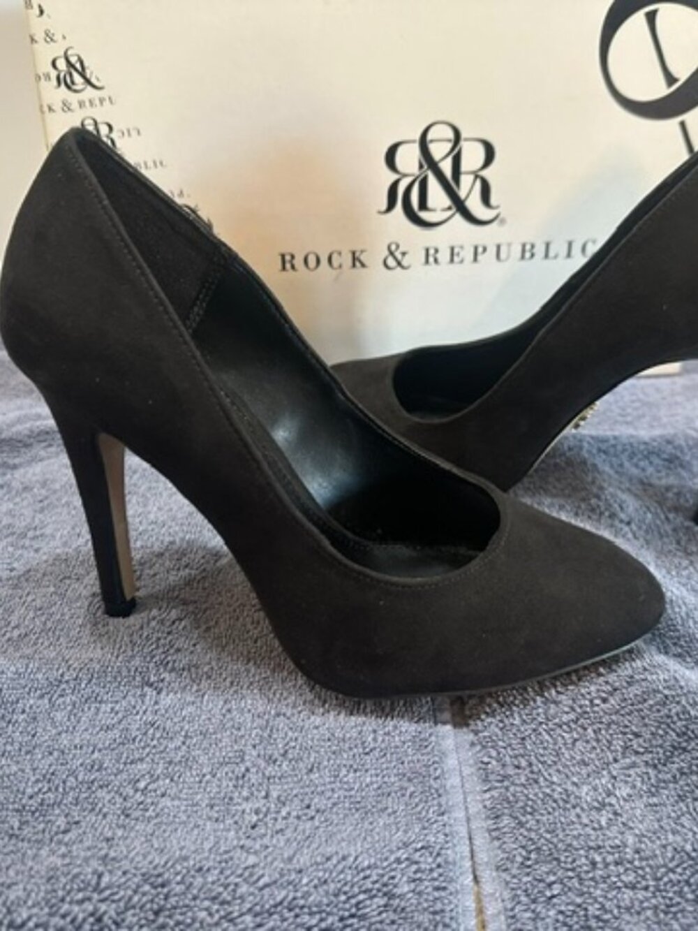Shoes - Picture 1 of 4